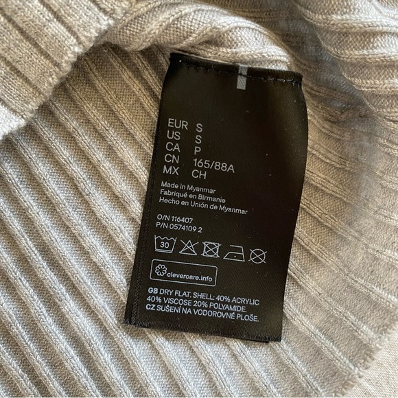 H&M Divided Gray Ribbed Long Sleeve Crop Top Small - Picture 6 of 8